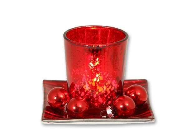 Teelichtglas auf Teller rot