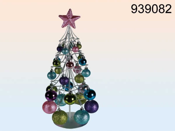 Moderner Metall-Weihnachtsbaum mit bunten Kugeln