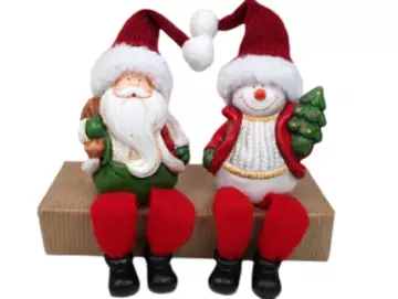 Kantensitzer mit Fellmütze und Schlenkerbeinen