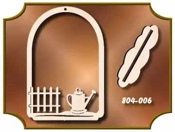 Klöppelrahmen Bogen mit Gieskanne am Zaun