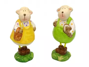 Lustiges Schaf stehend mit Metallbeinen